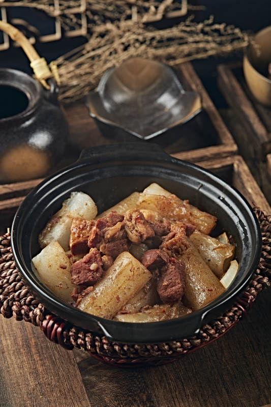 潮汕美食砂锅牛腩煲肠粉图片