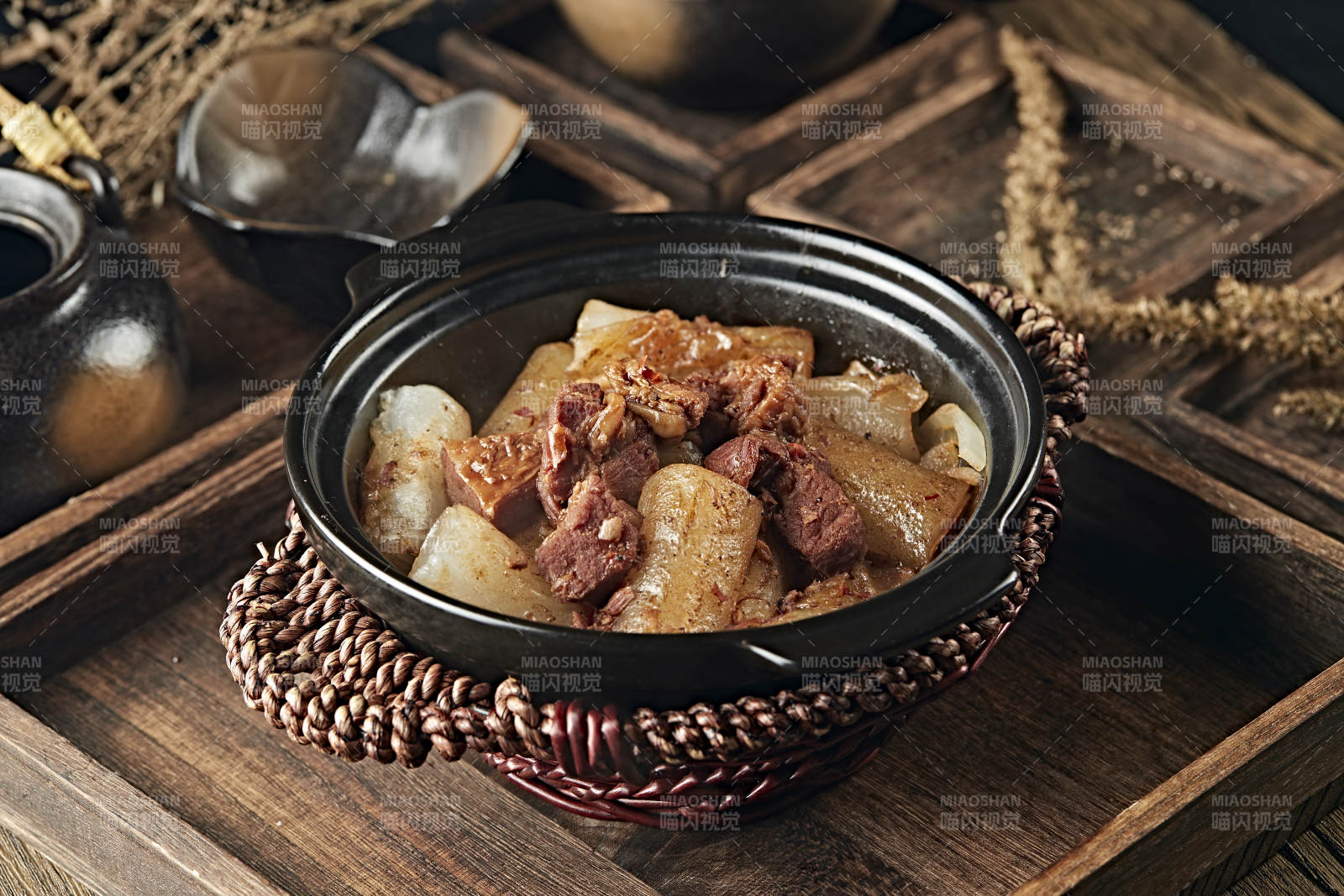 潮汕美食砂锅牛腩煲肠粉图片