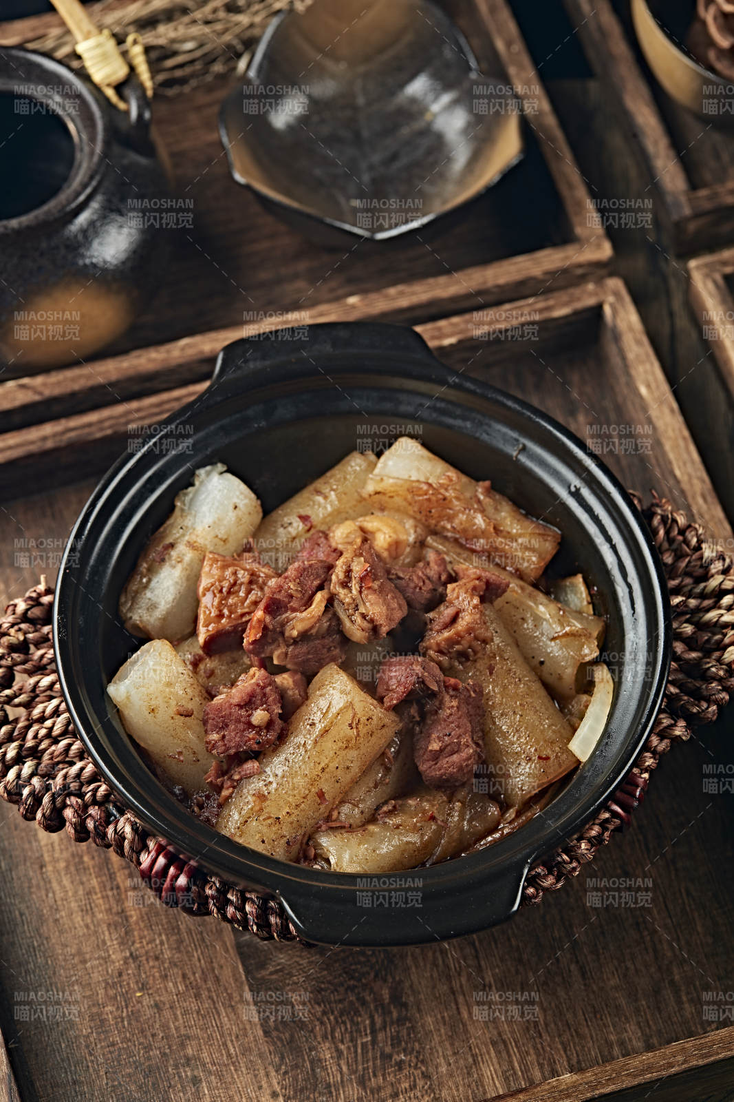 潮汕美食砂锅牛腩煲肠粉图片