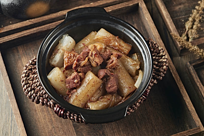 潮汕美食砂锅牛腩煲肠粉图片