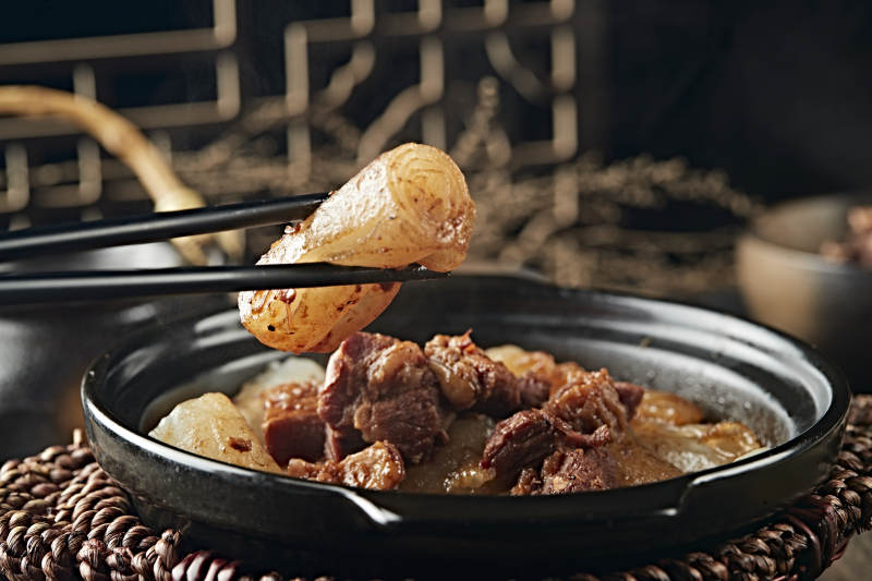 潮汕美食砂锅牛腩煲肠粉图片