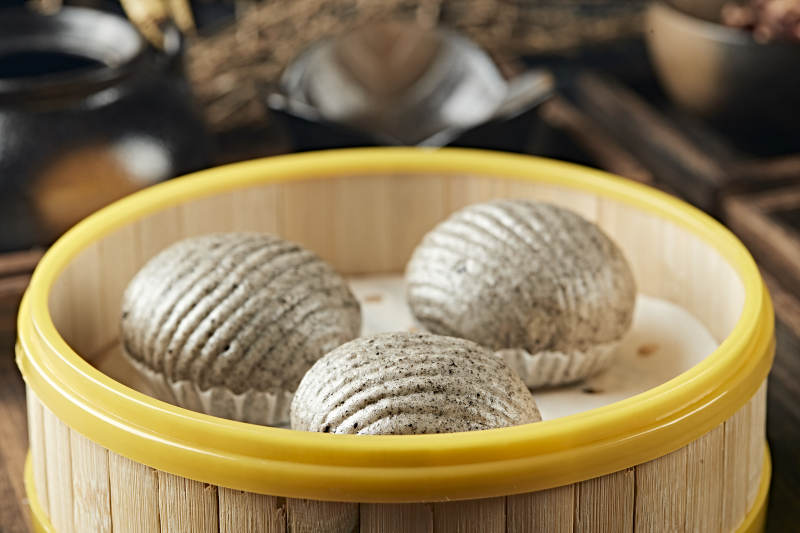 港式茶餐香蒸黑芝麻流沙包图片