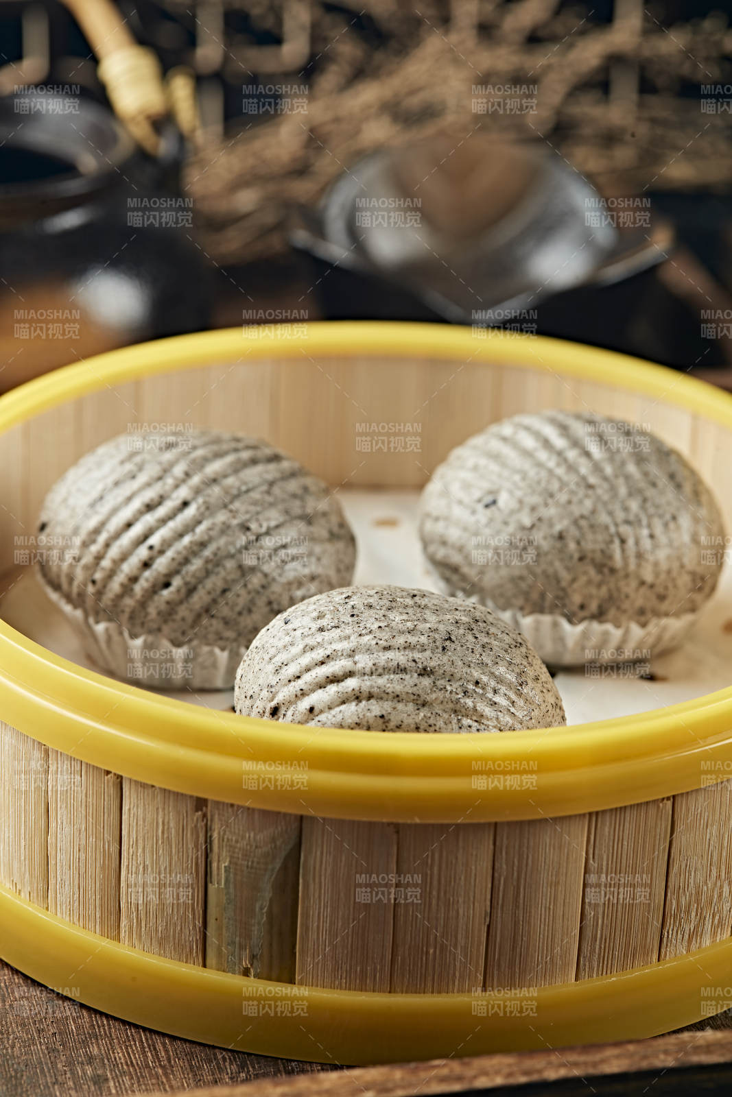 港式茶餐香蒸黑芝麻流沙包图片
