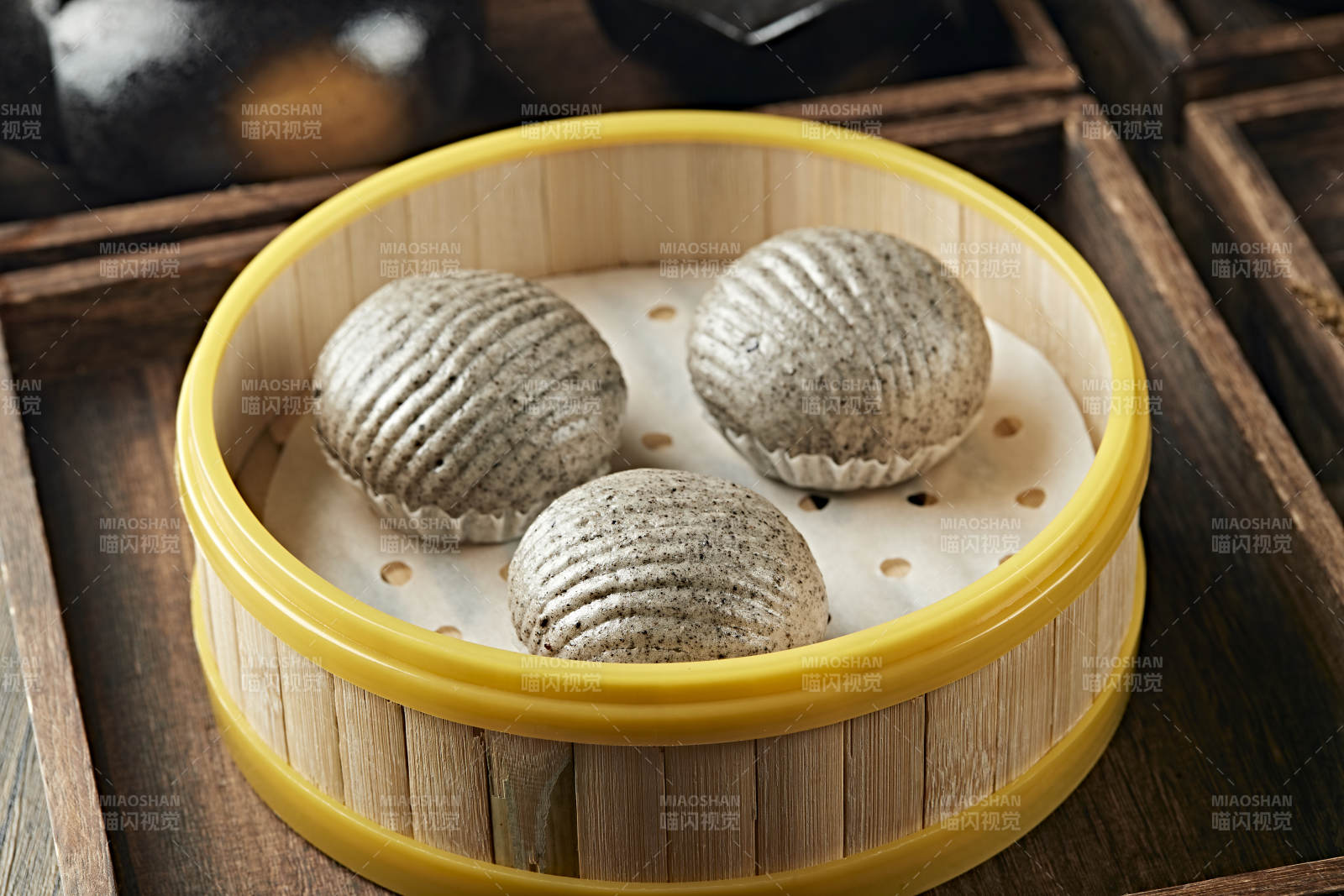 港式茶餐香蒸黑芝麻流沙包图片