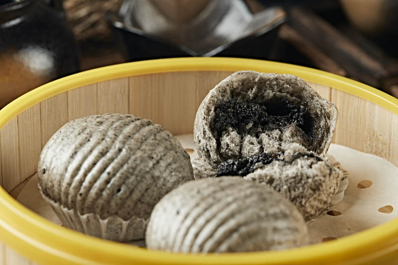 港式茶餐香蒸黑芝麻流沙包图片