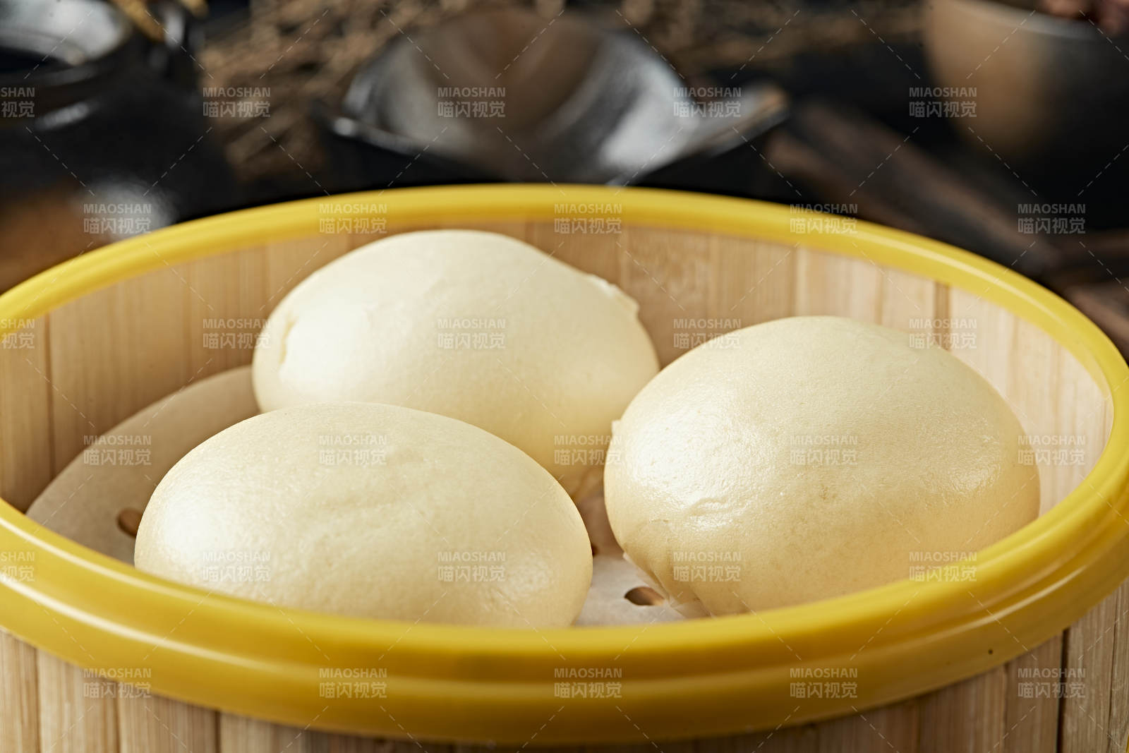 港式茶餐黄金流沙包图片