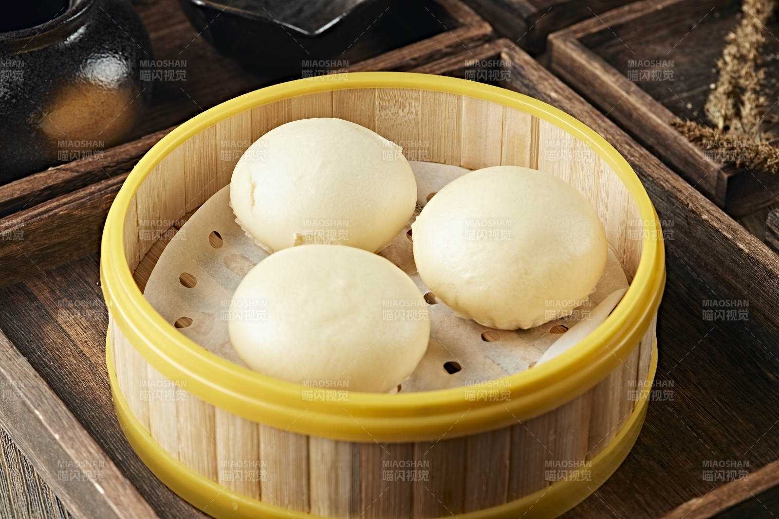 港式茶餐黄金流沙包图片