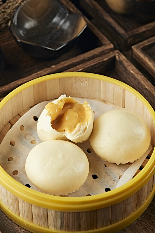 港式茶餐黄金流沙包图片