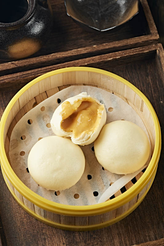 港式茶餐黄金流沙包图片