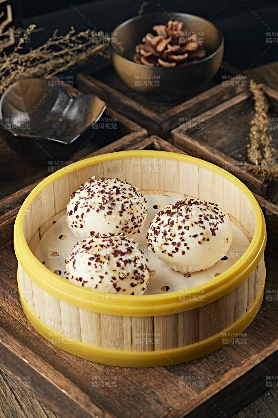 港式茶餐七彩奶黄流沙包图片