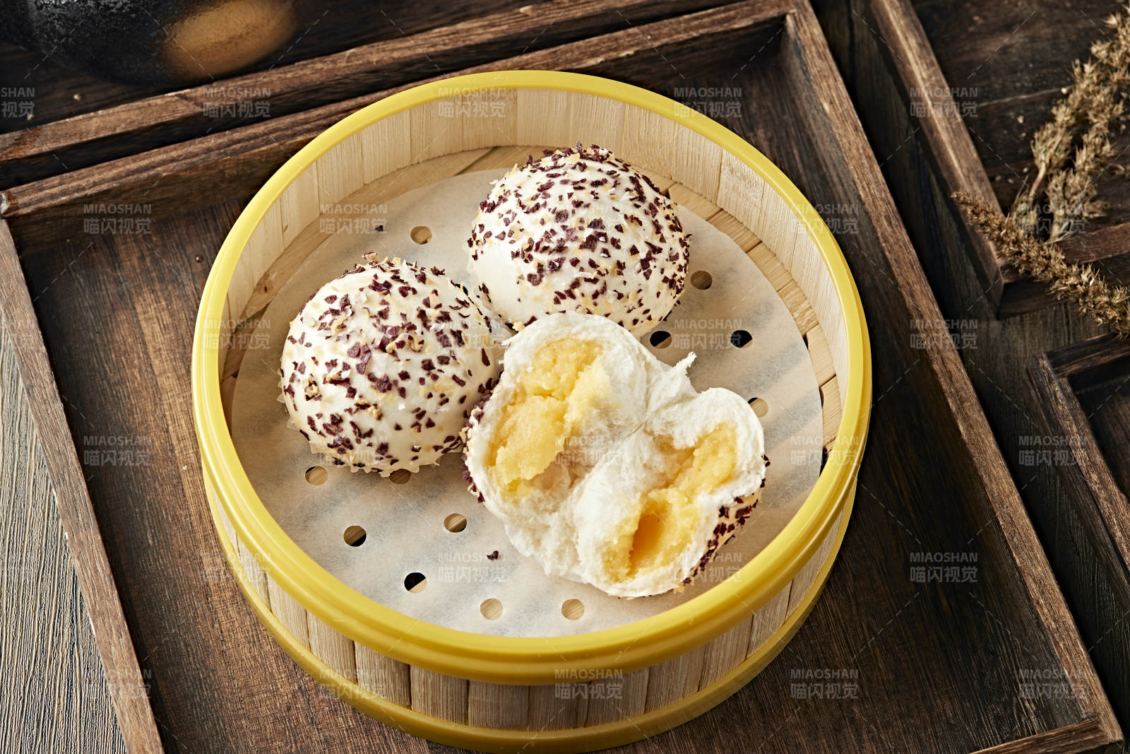 港式茶餐七彩奶黄流沙包图片