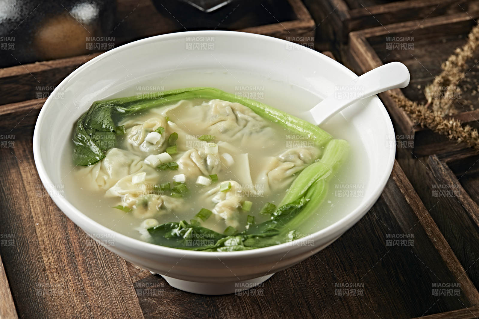 鲜鸡汤猪肉青菜馅云吞图片