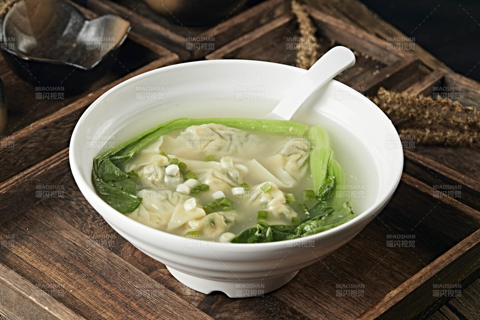鲜鸡汤猪肉青菜馅云吞图片