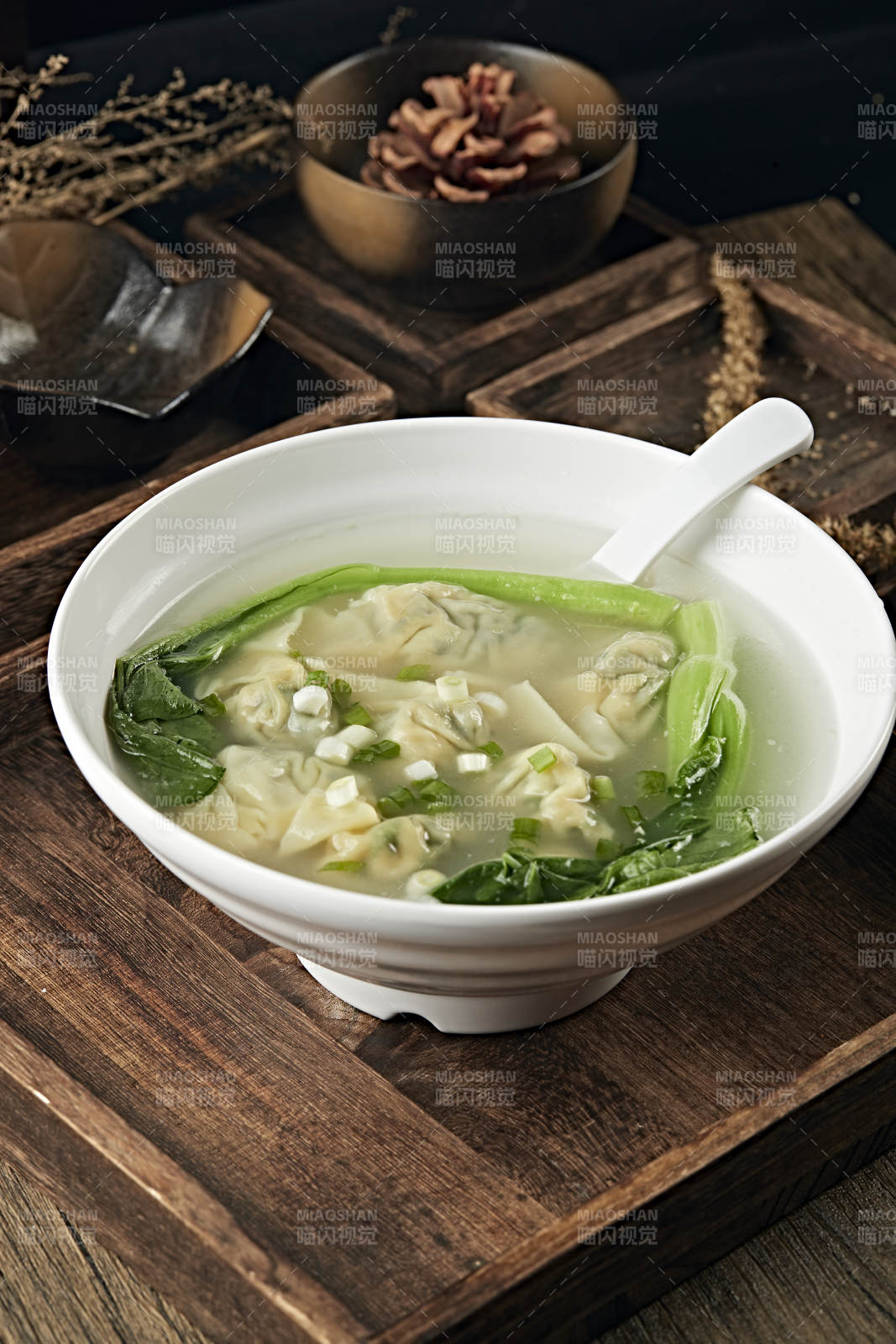 鲜鸡汤猪肉青菜馅云吞图片