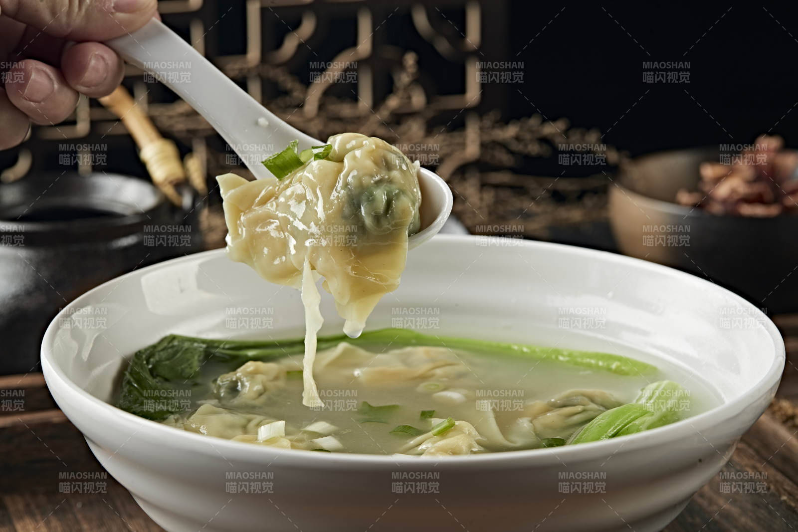 鲜鸡汤猪肉青菜馅云吞图片