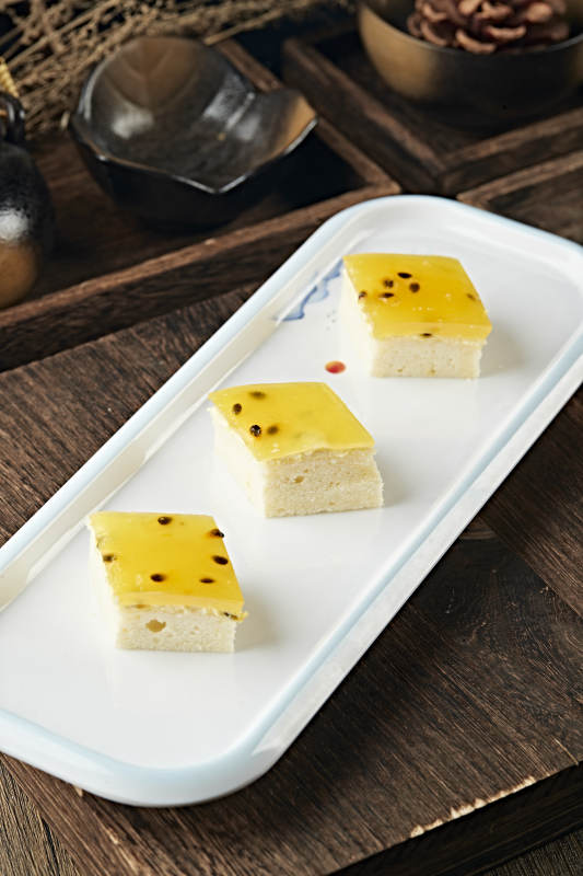 奶香慕斯百香果冻糕图片