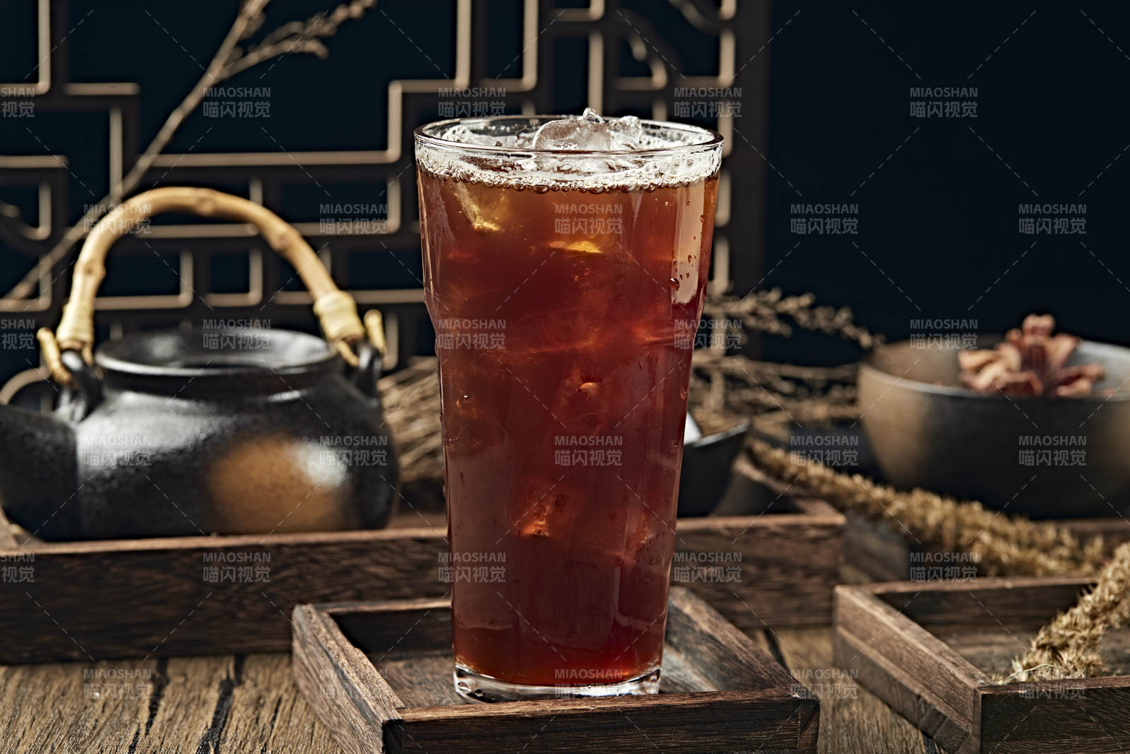 解暑饮料冰红茶柠檬冰红茶冰乌龙茶图片