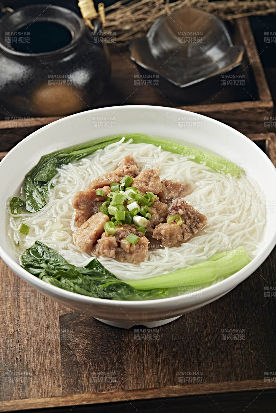 鲜鸡汤粉蒸排骨煮米粉图片