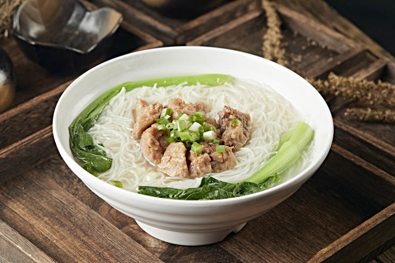 鲜鸡汤粉蒸排骨煮米粉图片