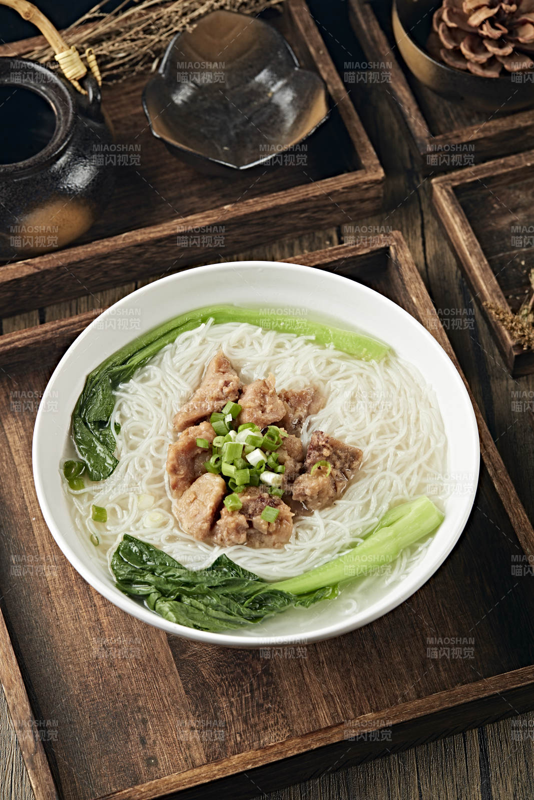 鲜鸡汤粉蒸排骨煮米粉图片