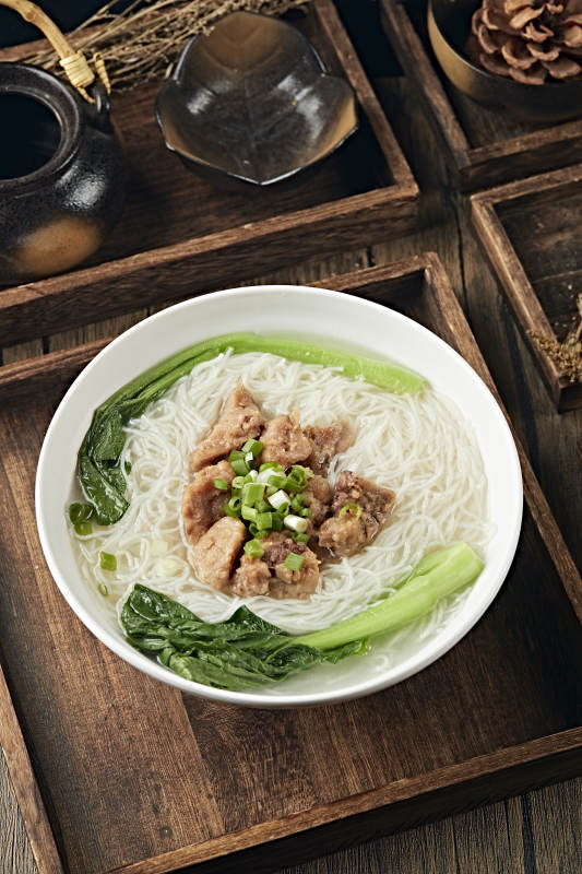 鲜鸡汤粉蒸排骨煮米粉图片