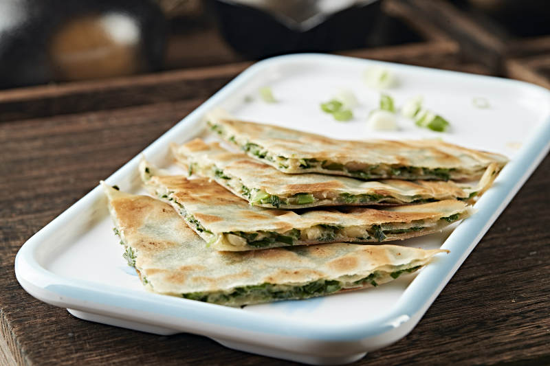 韭菜鸡蛋馅脆皮烙饼图片