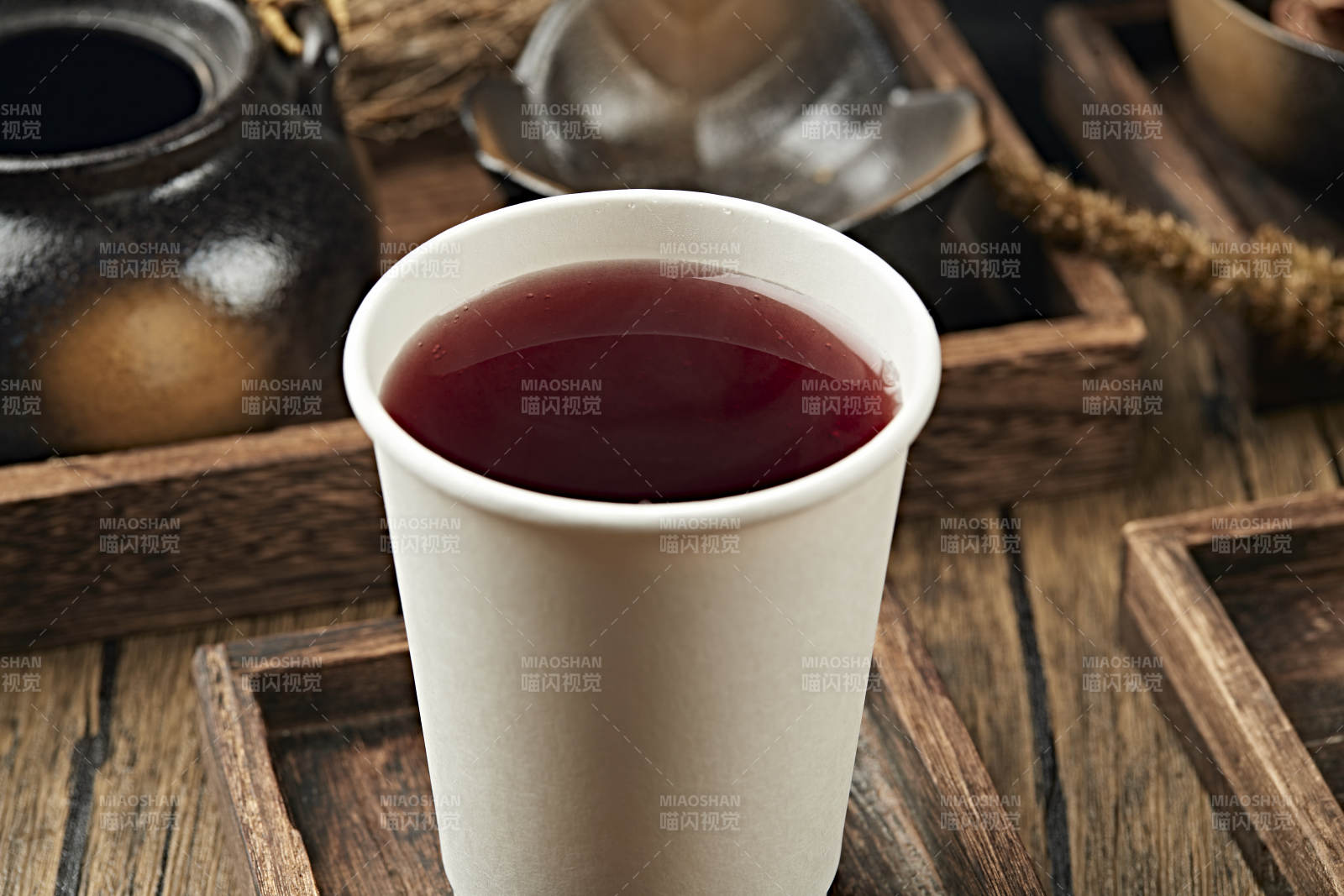 加热波尔多红酒图片