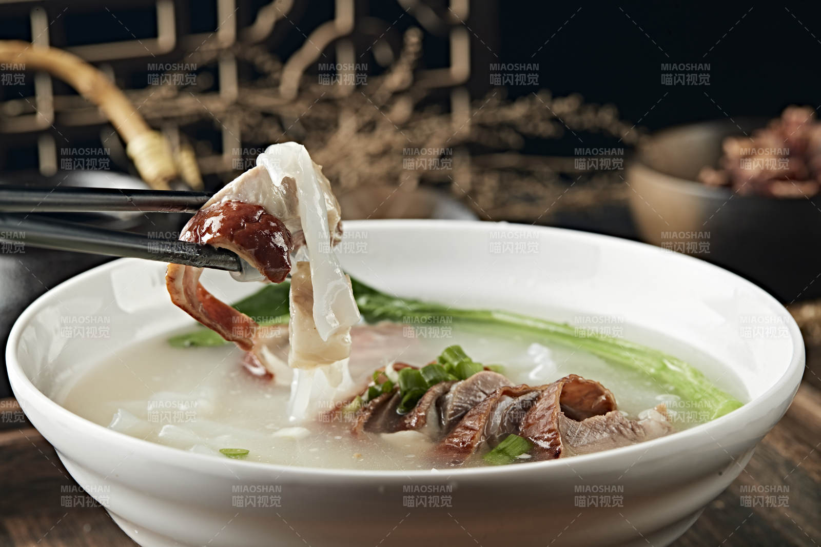 鲜鸡汤烧鹅煮肠粉图片