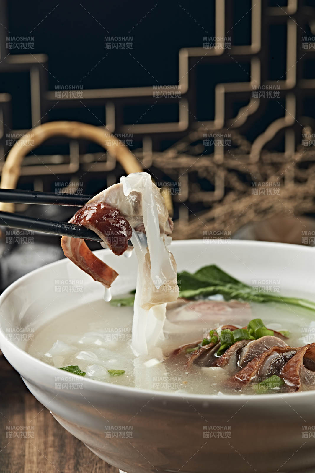 鲜鸡汤烧鹅煮肠粉图片