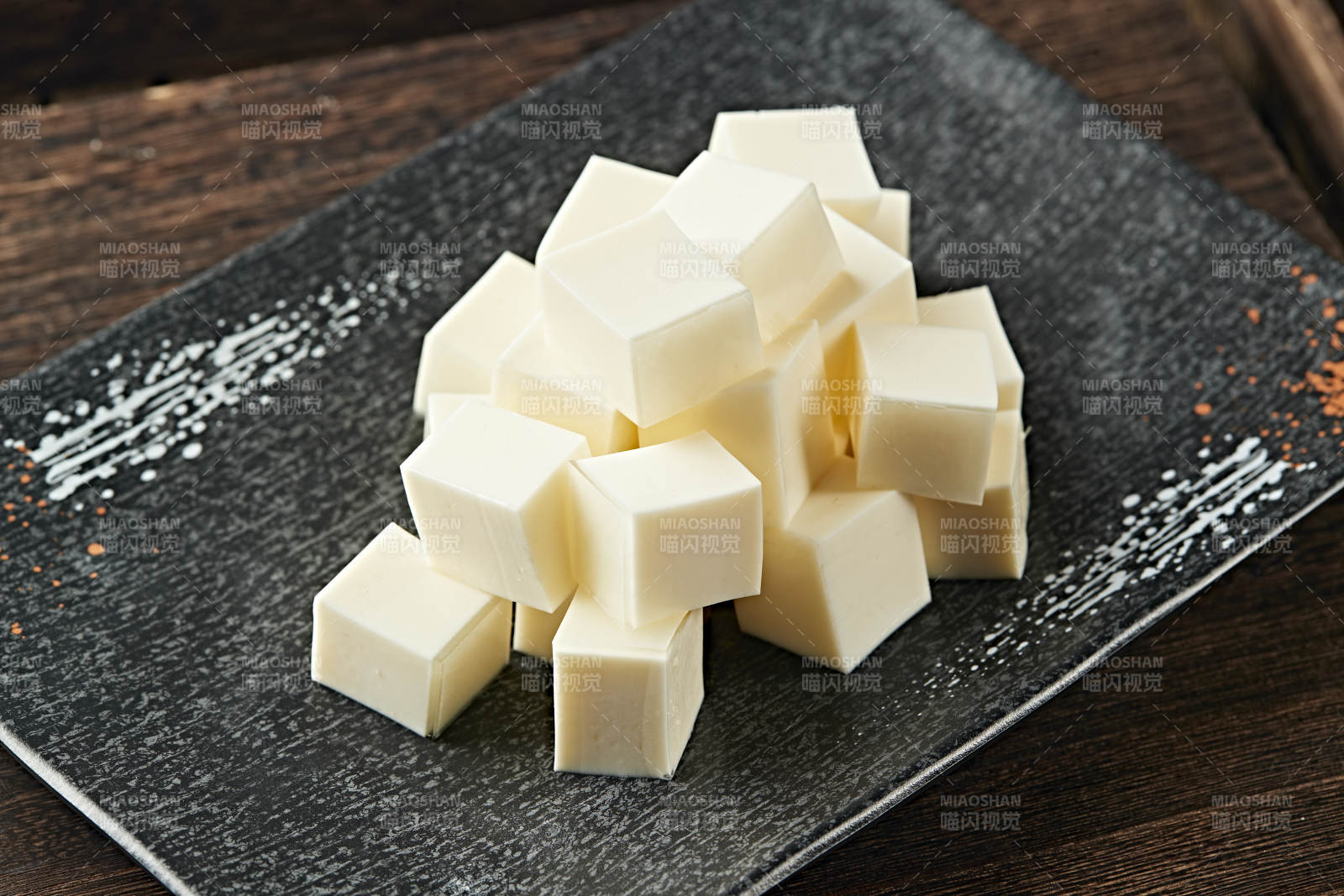 港式茶餐奶香杏仁豆腐图片