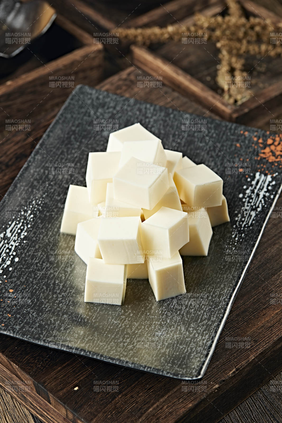 港式茶餐奶香杏仁豆腐图片