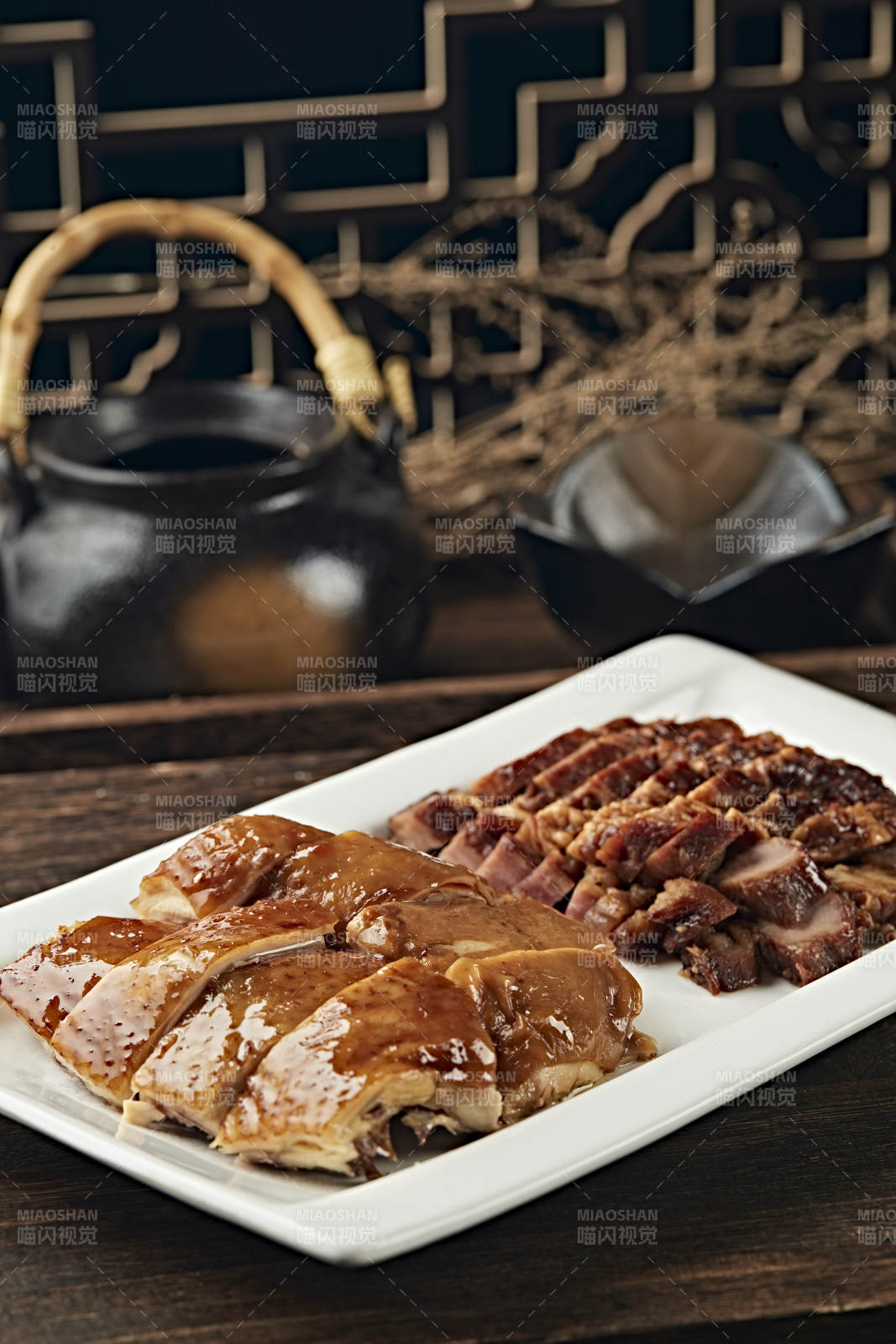 港式茶餐卤水鸭叉烧肉双拼图片