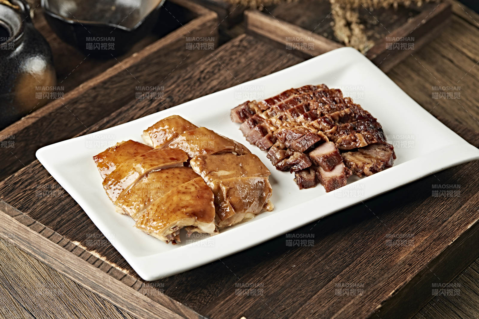 港式茶餐卤水鸭叉烧肉双拼图片