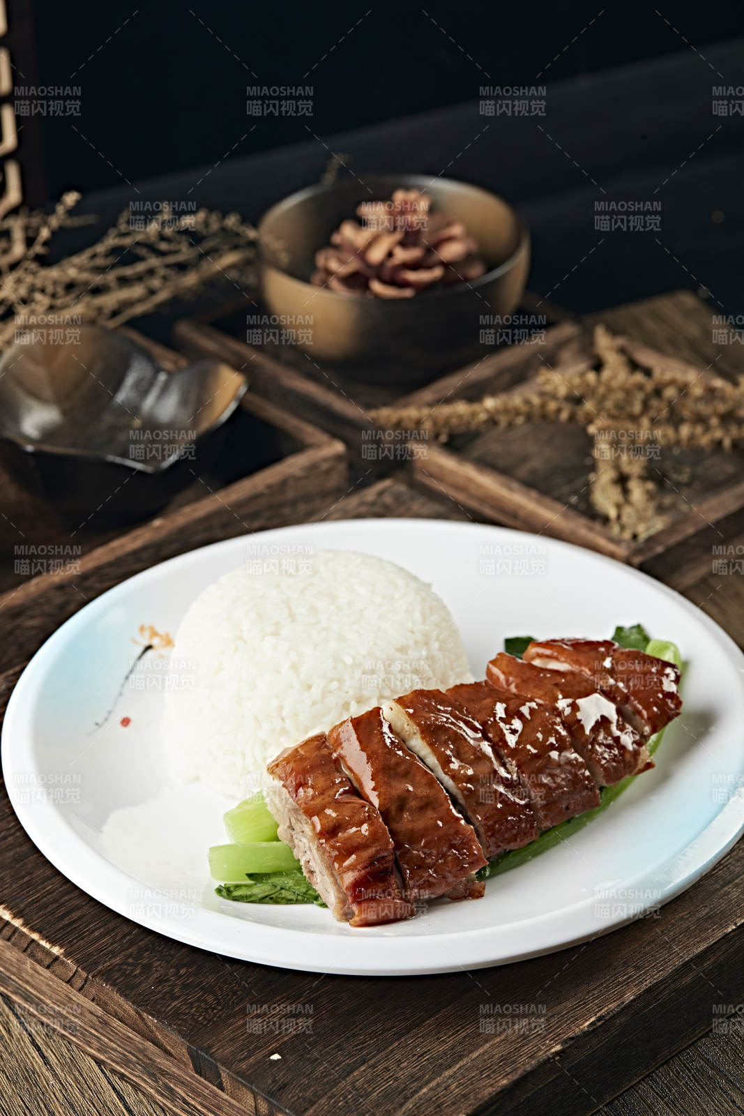 港式茶餐腊味烧鹅盖浇饭图片