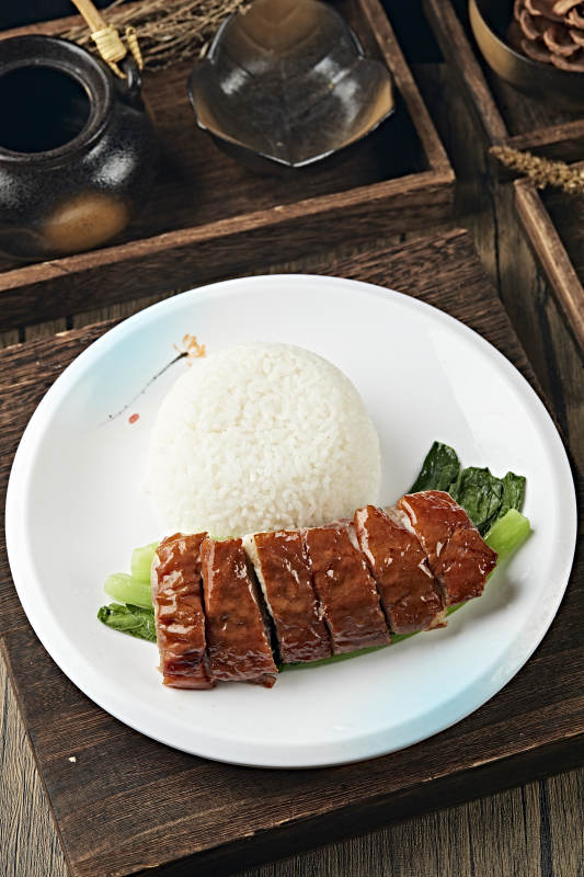 港式茶餐腊味烧鹅盖浇饭图片