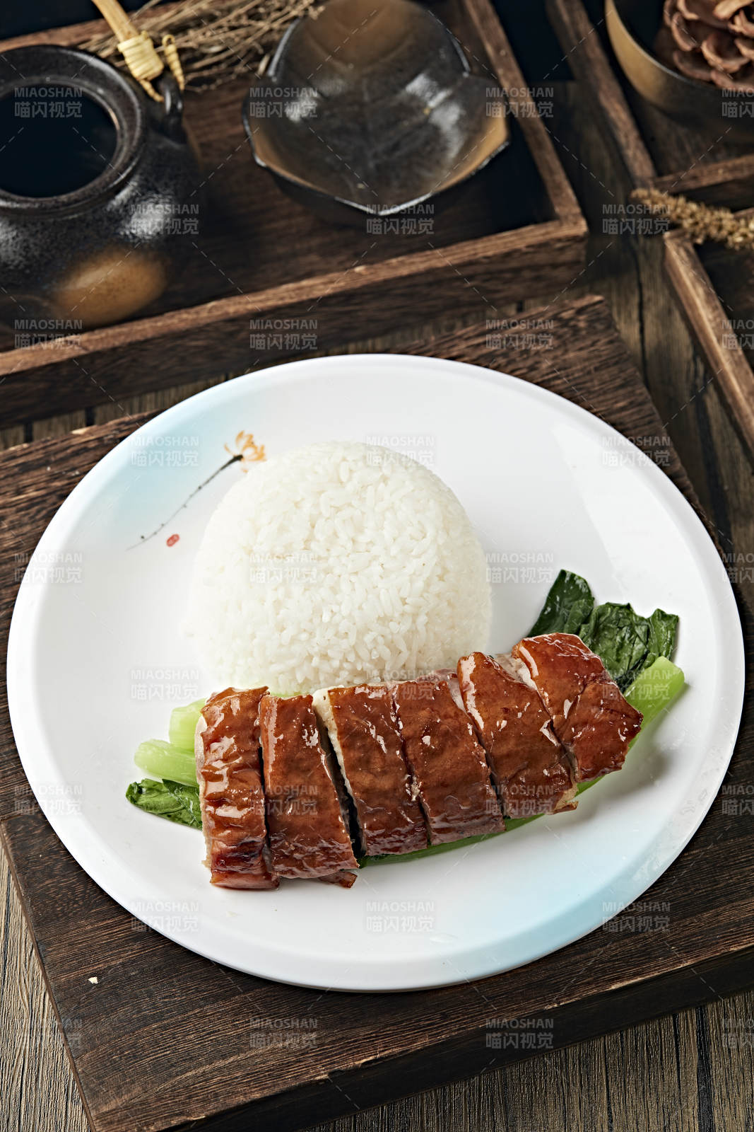 港式茶餐腊味烧鹅盖浇饭图片