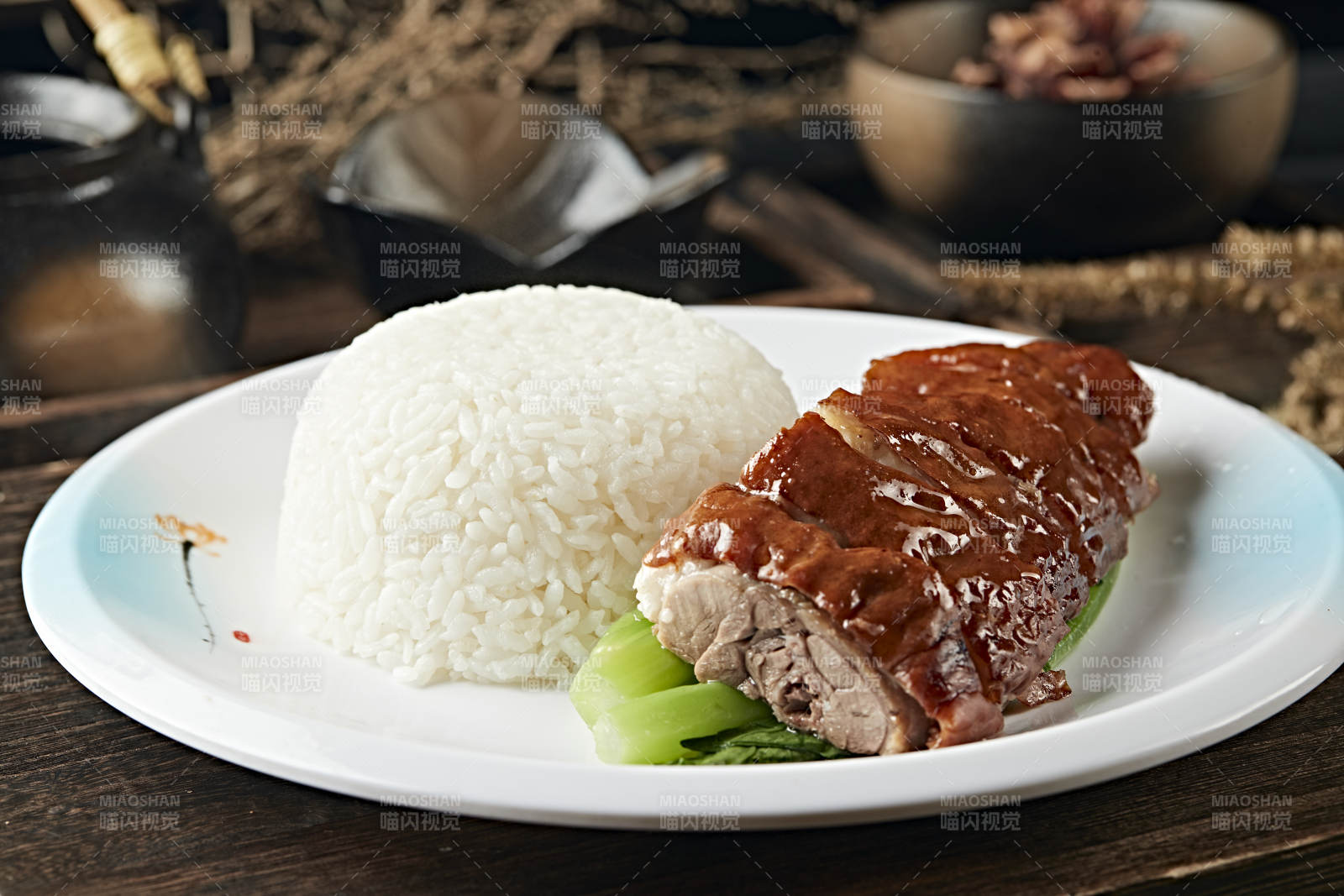 港式茶餐腊味烧鹅盖浇饭图片