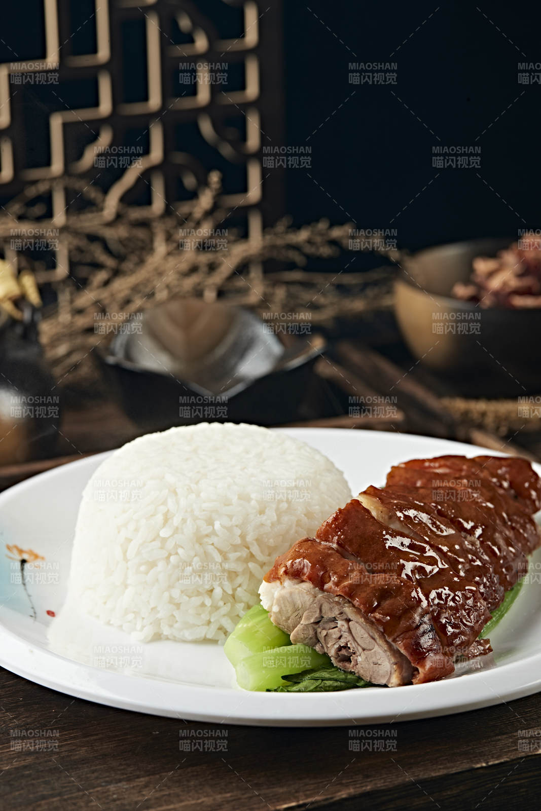 港式茶餐腊味烧鹅盖浇饭图片