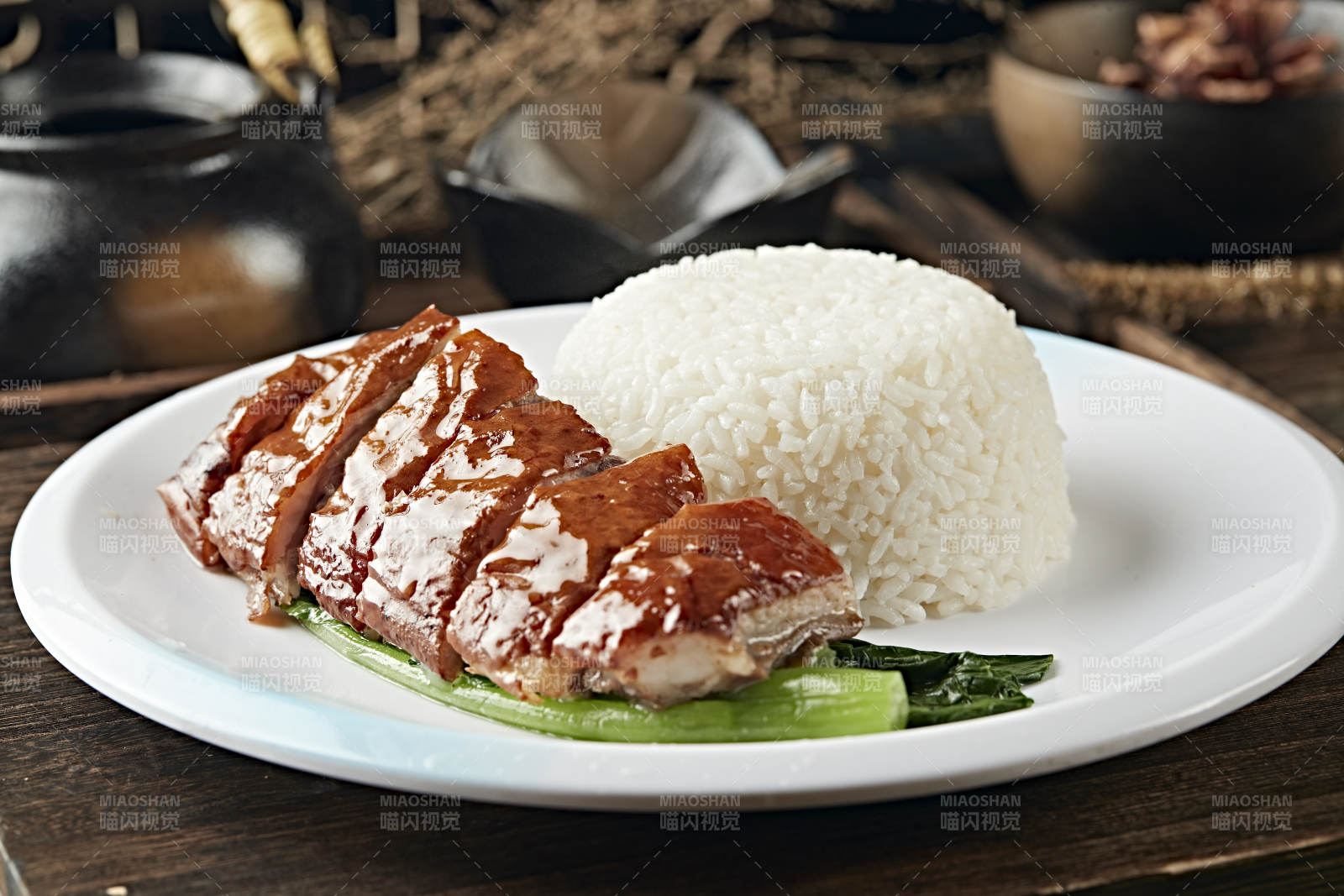 港式茶餐腊味烧鹅盖浇饭图片