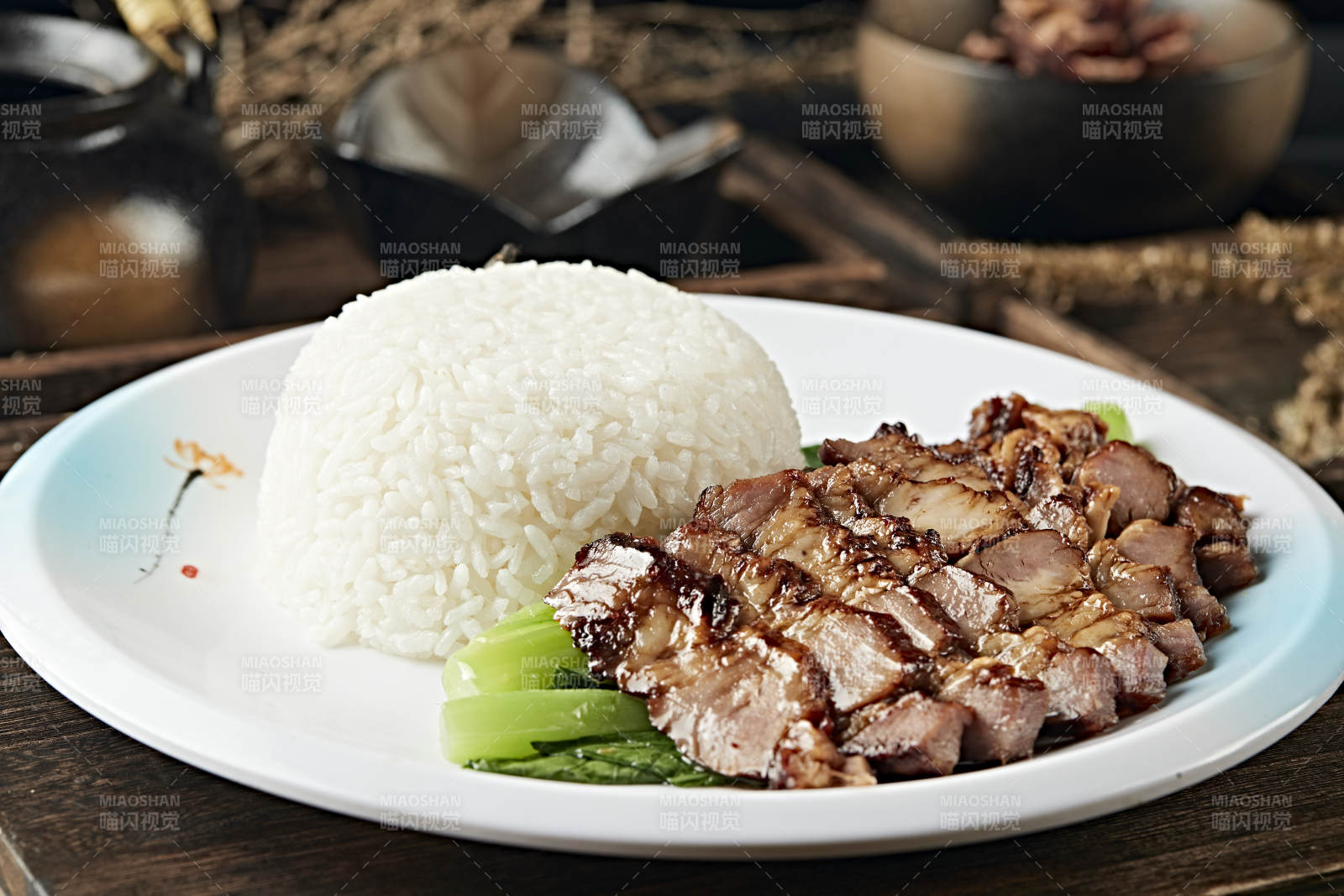 港式茶餐腊味叉烧肉盖浇饭图片