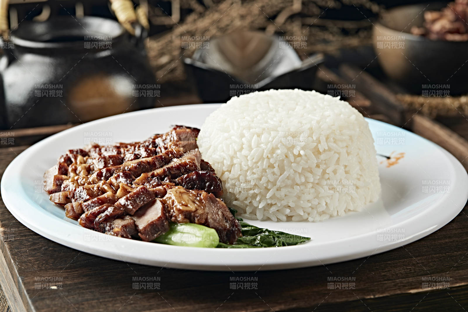 港式茶餐腊味叉烧肉盖浇饭图片