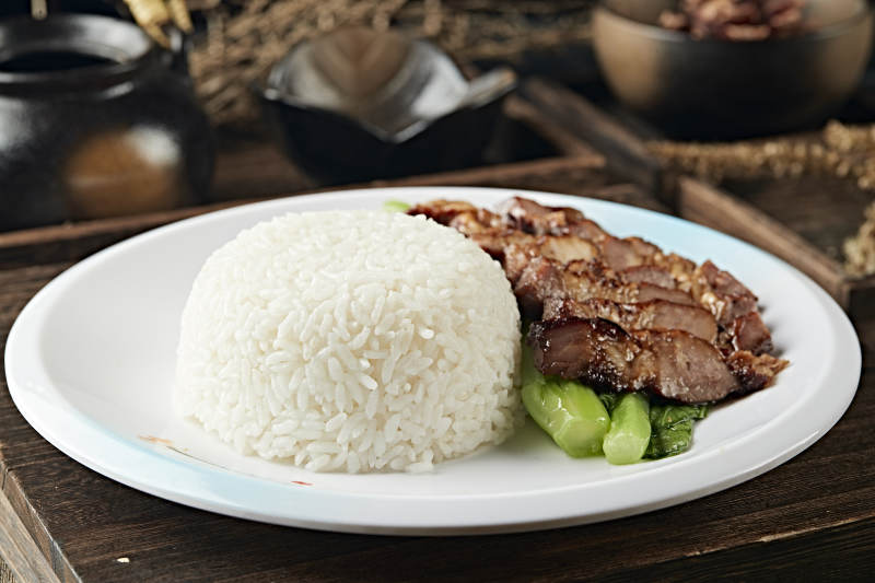 港式茶餐腊味叉烧肉盖浇饭图片
