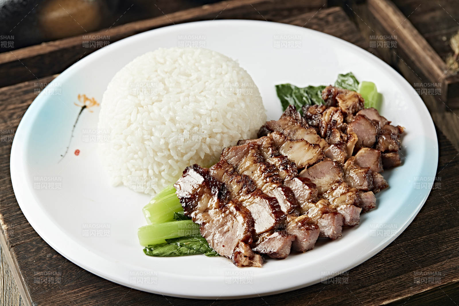 港式茶餐腊味叉烧肉盖浇饭图片