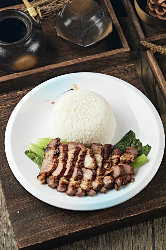 港式茶餐腊味叉烧肉盖浇饭图片