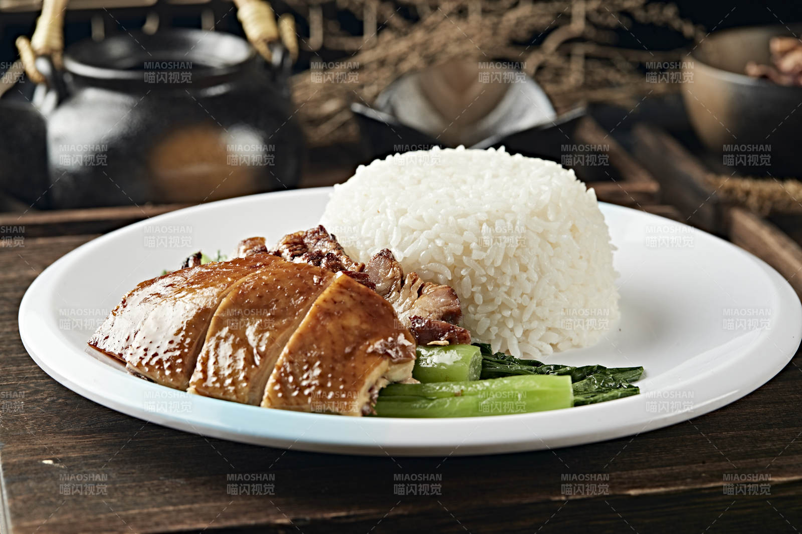 港式茶餐烧鸭叉烧盖浇饭图片