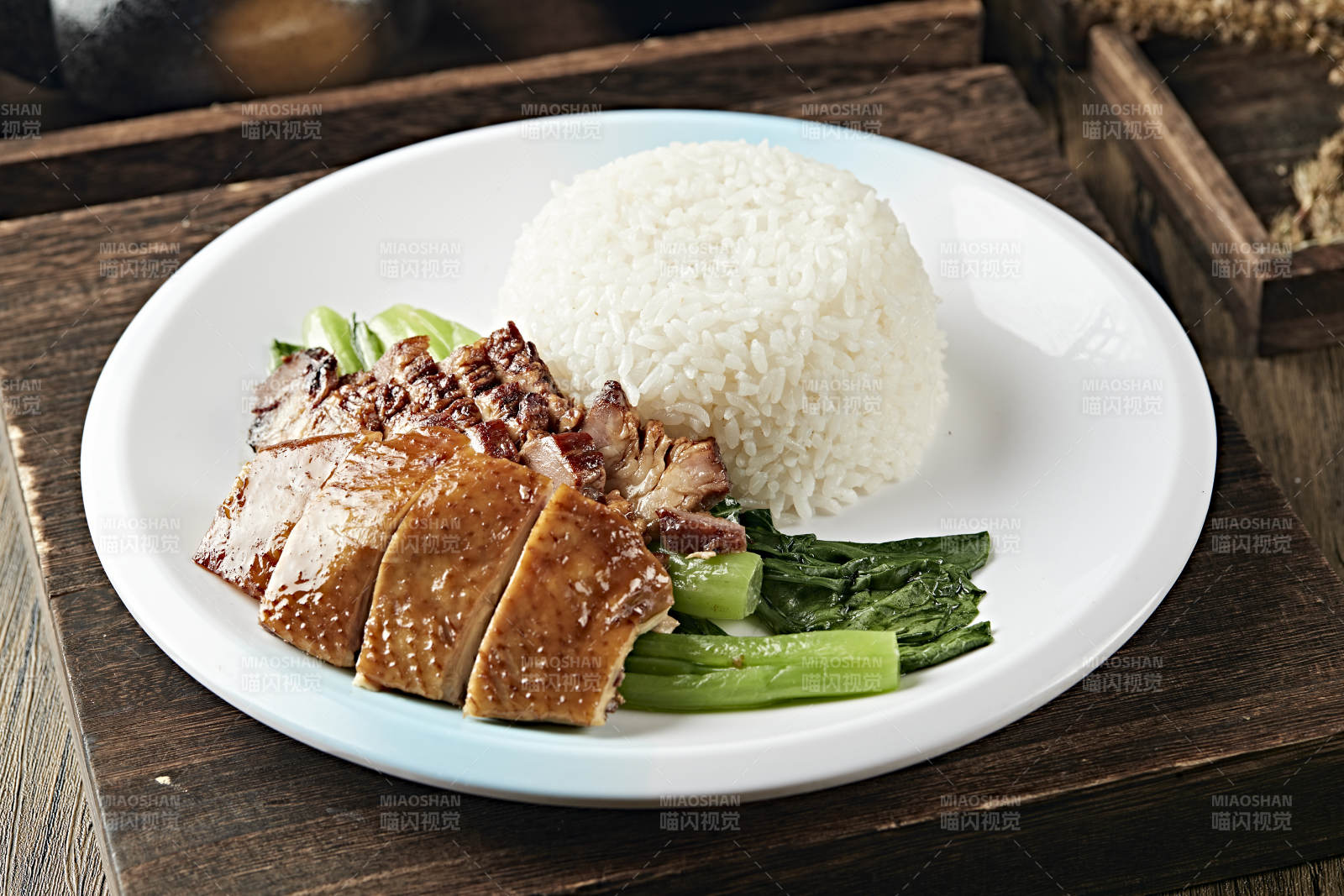 港式茶餐烧鸭叉烧盖浇饭图片