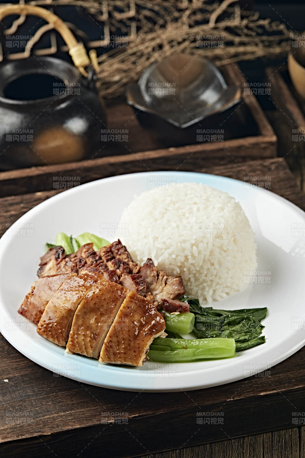 港式茶餐烧鸭叉烧盖浇饭图片