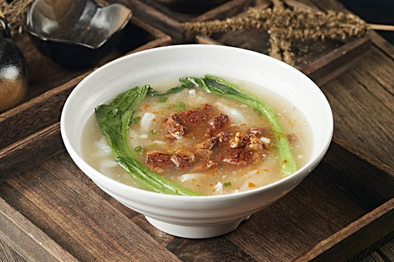 鲜鸡汤番茄牛腩煮肠粉图片