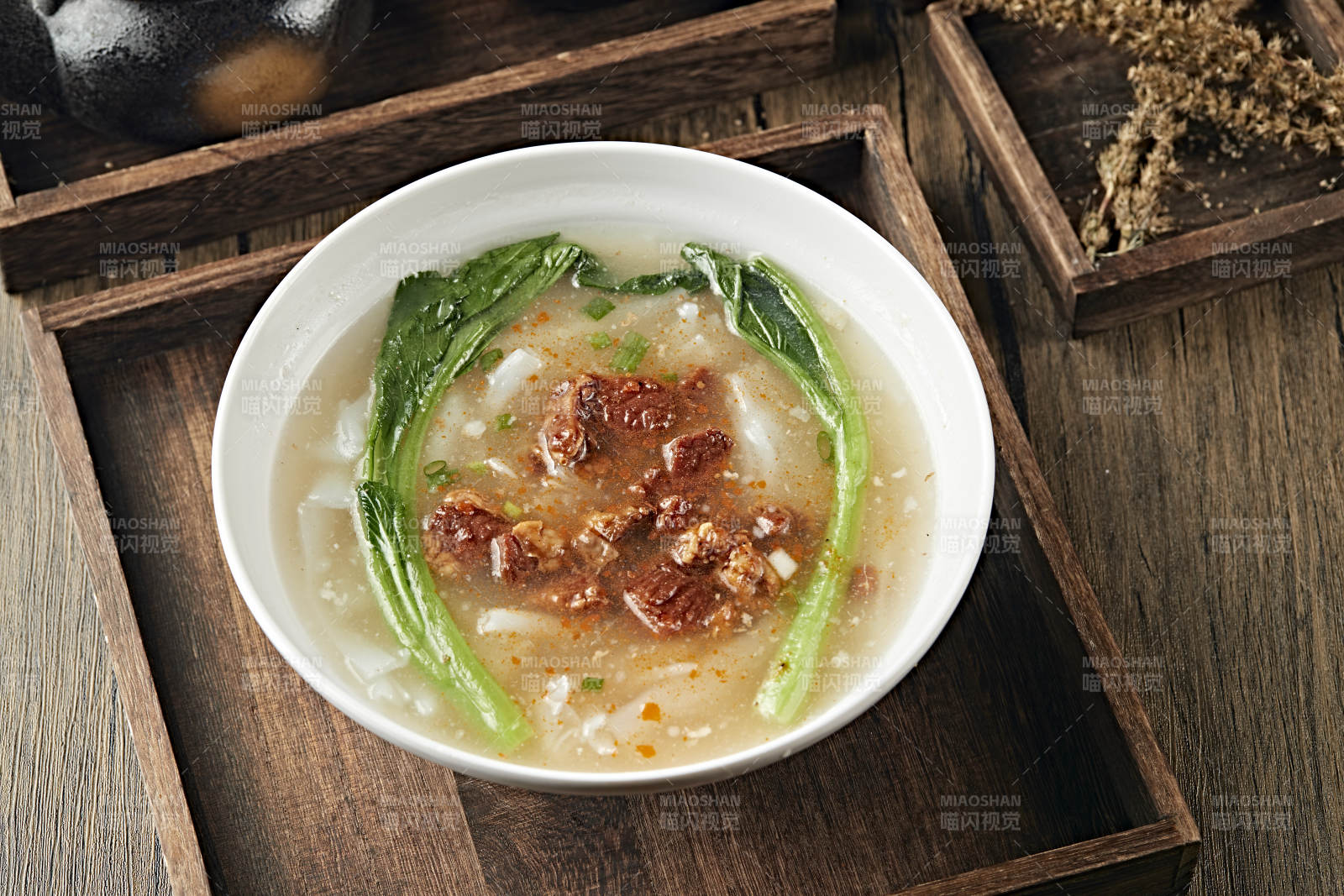 鲜鸡汤番茄牛腩煮肠粉图片