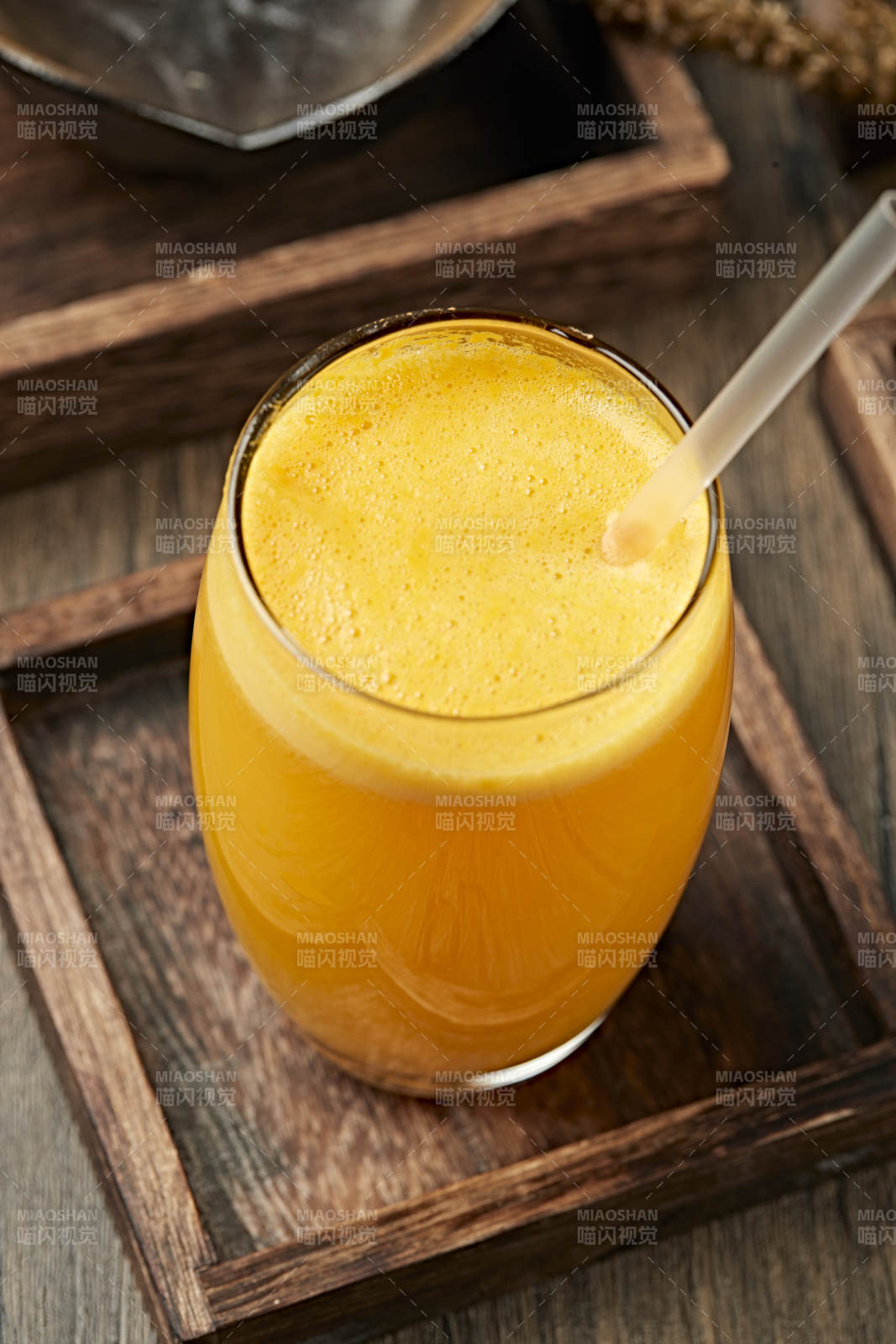 美味鲜榨柳橙汁图片